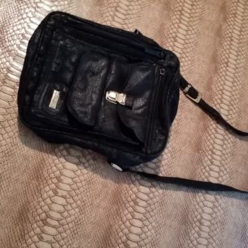 Standard 20x25x8 cm kožna torbica na rame s dva pretinca