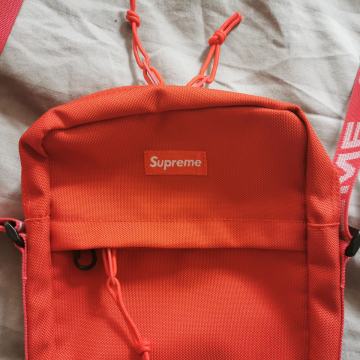 SUPREME torbica SS18