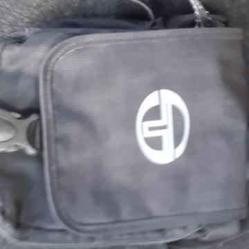 T.T. torbica 20x15x5 cm na rame kao nova