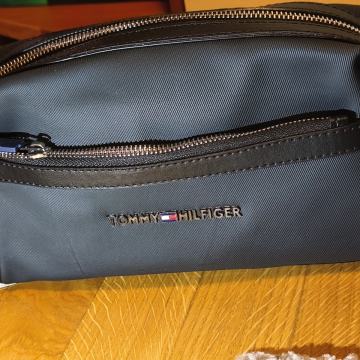 Tommy Hilfiger muška torbica,nova,nenošena s etiketom