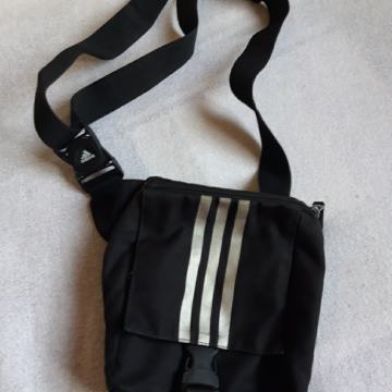 Torbica adidas na rame