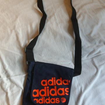 Torbica adidas na rame