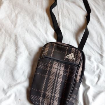 Torbica adidas na rame