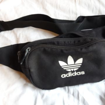 Torbica adidas retro oko struka