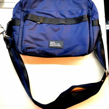 Torbica Carpisa nova sa etiketama