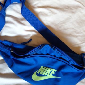 Torbica nike oko struka