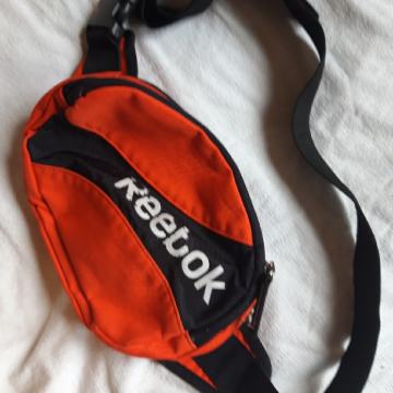 Torbica reebok oko struka