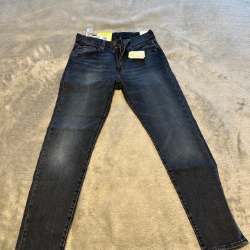 Levis 512