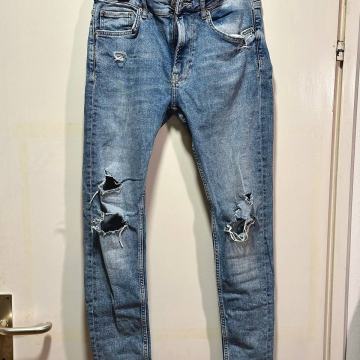 Muške traperice vel. 40 (XS) – Bershka – Kao nove