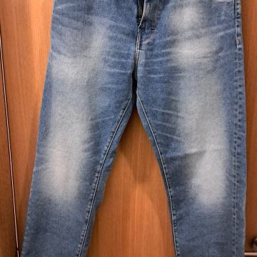 Nove nenošene REPLAY traperice