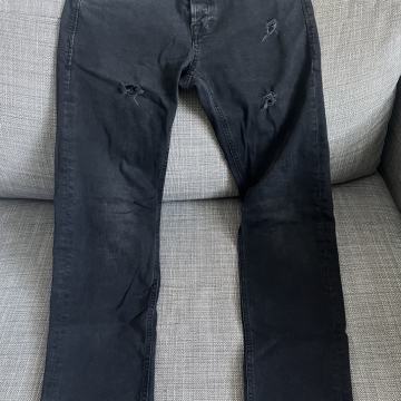 Prodajem crne traperice Jack&Jones 28/30