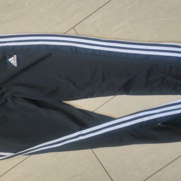 NOVA ADIDAS TRENIRKA VEL. M