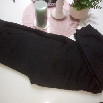 CRNA TRENIRKA vel. M/L - NOVO