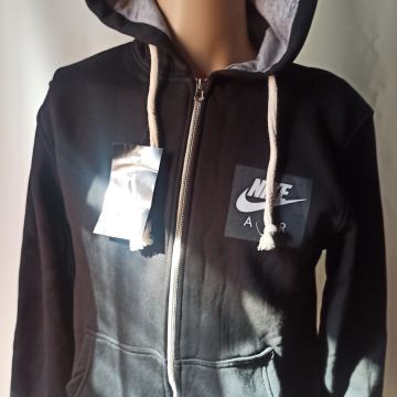 N I K E - duksa sa kapuljačom