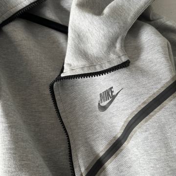 Nike Tech Fleece Siva Trenirka