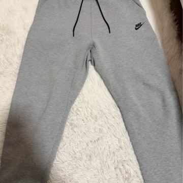 Nike Tech Fleece – siva trenirka (1st gen)
