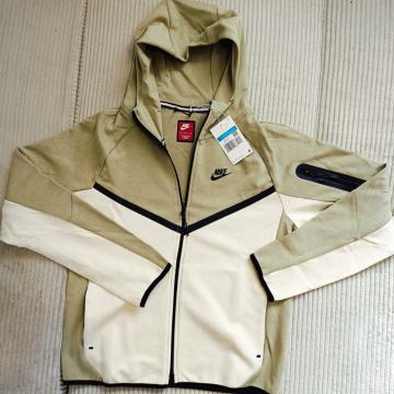 NIKE TECH FLEECE