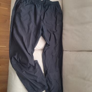 Nike trenirka vel L