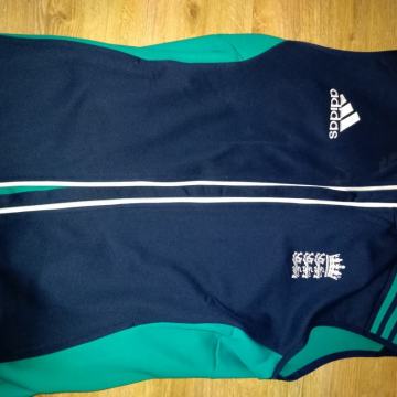 Prsluk od Engleske adidas