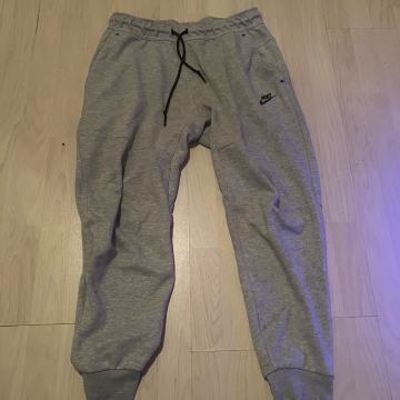 Sive Nike tech hlace