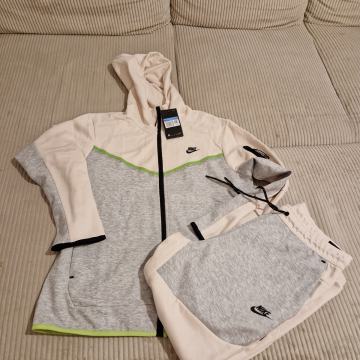 Tech fleece trenirka