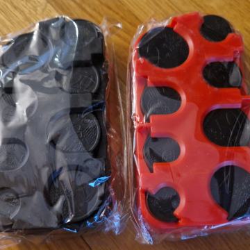 NOVČANIK/DRŽAČ ZA KOVANICE EURO - crni i crveni