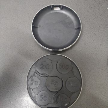 oštećen novčanik za €Ure i cente