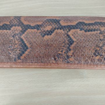 Stari kožni novčanik od zmijske koze