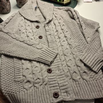 H&M SIVA VESTA VEL. M/L