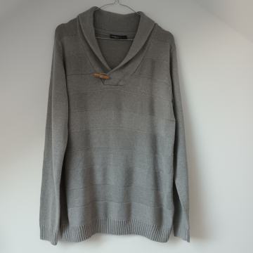 Muški sivi pulover XL novo