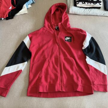 Prodajem Nike (M veličina) zip crvena majica s kapuljačom