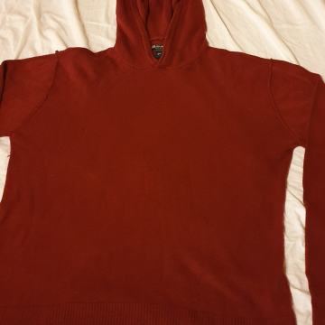 Pulover s kapuljačom