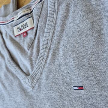 Pulover NOVO Tommy Hilfiger V izrez M