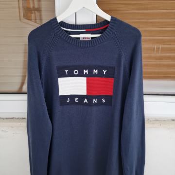 TOMMY JEANS plava logo vesta (L)