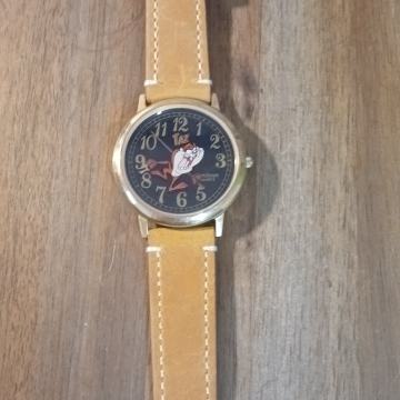 Armitron quartz analogni sat