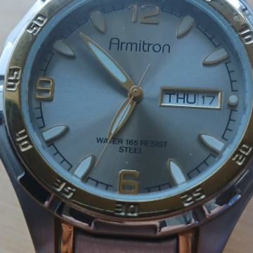 Armitron quartz muski sat