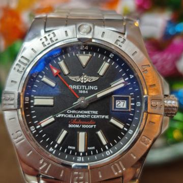 Breitling Avenger GMT