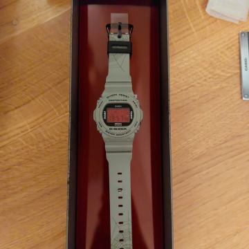 CASIO DW-5700 SNEAKER FREAKER ZA KOLEKCIONARE