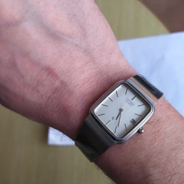 Citizen elegantni sat