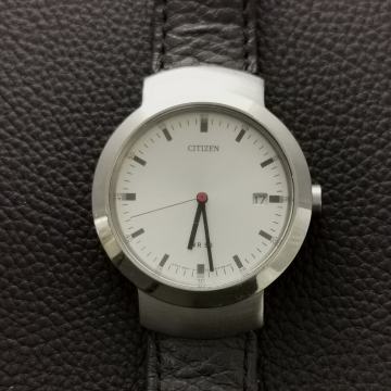 Citizen kvarcni sat 35 mm, datum, WR 50