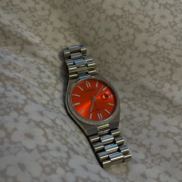 Citizen x Pantone sat