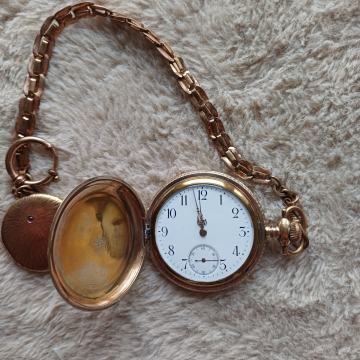 Đepni pozlaćeni sat