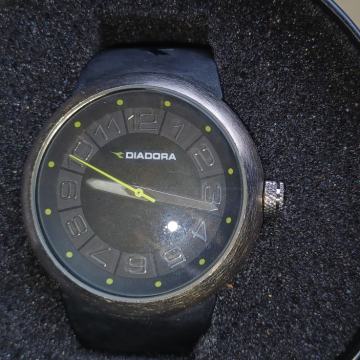 Diadora sat novo u kutiji idealno za poklon