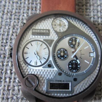 DIESEL SAT BIG DADDY DZ7246 ORIGINAL