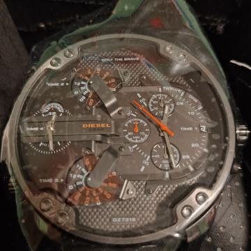 Diesel Mr. Daddy DZ7315 ⁃ Muški sat = NOVI/
ZAPAKIRANO/NIKAD
STAVLJANO