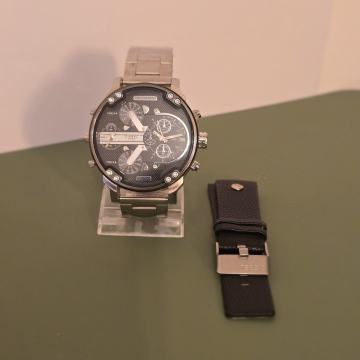 Diesel sat DZ7313 metakna narukvica (dodatno kožna crna narukvica)