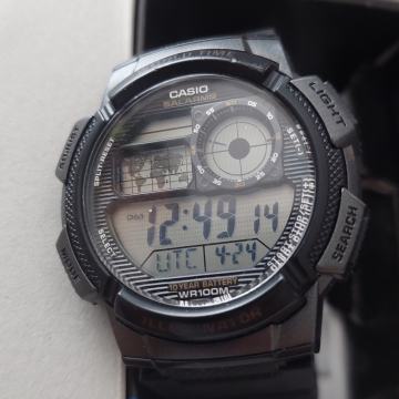 Digitalni sat casio novi sa papirima i kutiom