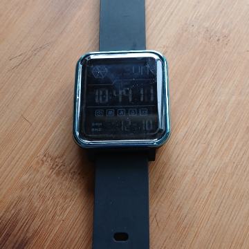 Digitalni sat muški-novo