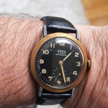 SAT FERO VOJNI TIP  MINT STANJE