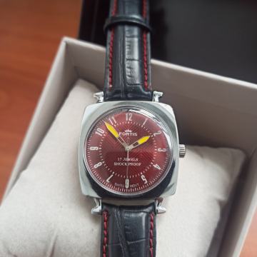 Fortis Vintage navijač 17 rubina u mint stanju crveni cifer